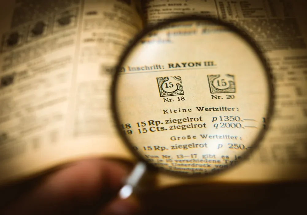 revisi artikel cek fakta menghindari hoaks magnifying glass over